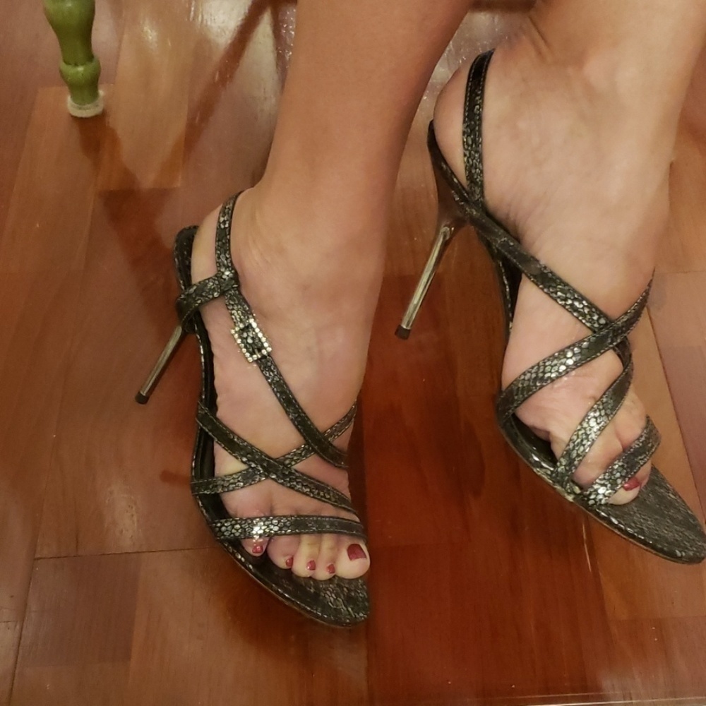 ALDO Sexy Stilettos Metallic Silver Snakeskin Strappy Heels 38 Fits 6.5 EUC - Picture 2 of 8